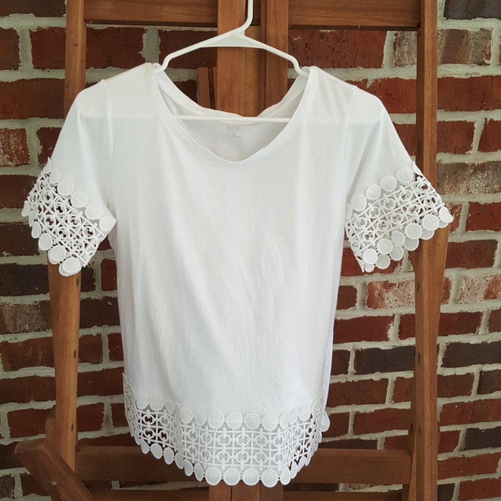Circle pattern trimmed cropped top